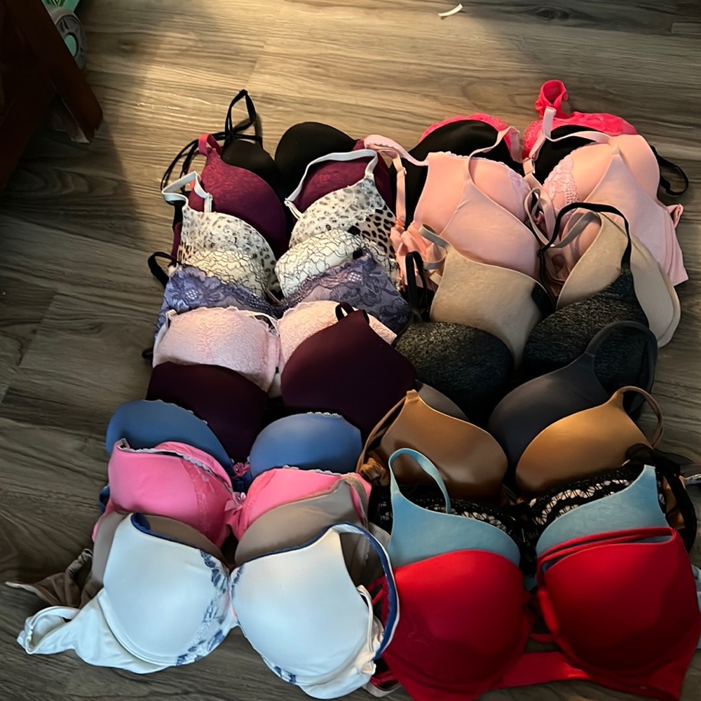 Lot of Victoria’s Secret bras 32D